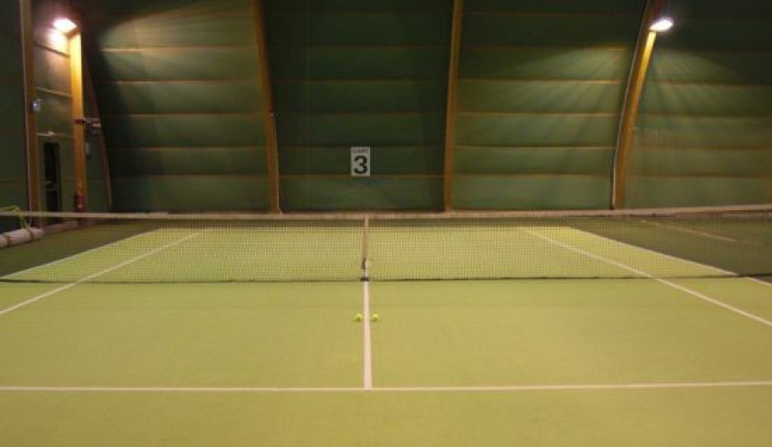 Ny LED-armatur för sporthallar spar energi och ger bättre ljus