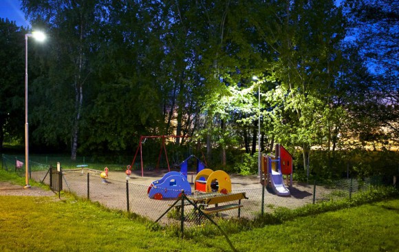 Smart LED-belysning i lekparkerna