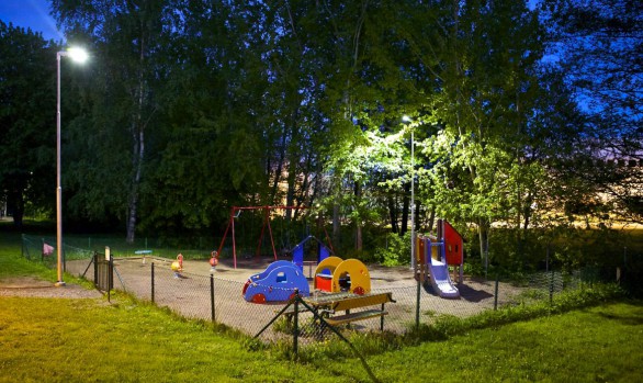 Smart LED-belysning i lekparkerna