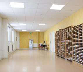 Dagsljusvit och uppiggande belysning på kontoret