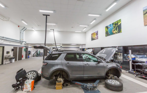 Dagsljusbelysning i Jaguar och Land Rovers nya bilhall