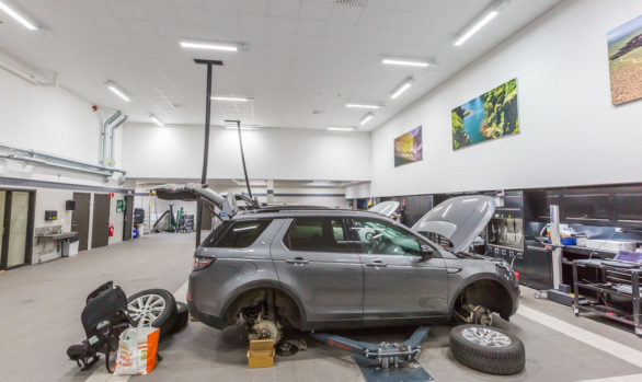 Dagsljusbelysning i Jaguar och Land Rovers nya bilhall