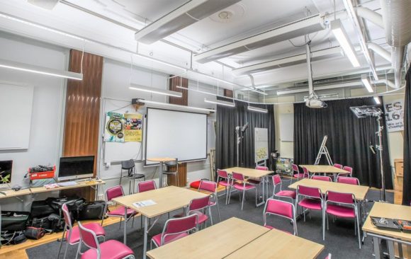 LBS gymnasiet mörka lokaler får dagsljus