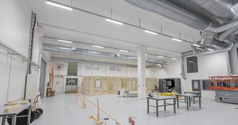 Praktiska Gymnasiet i Norrköping satsar på dagsljusvit belysning