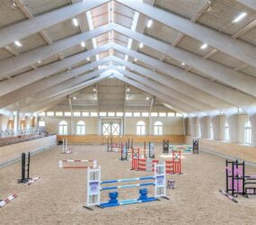 Energisnålt ridhus och stall med dygnsrytmsanpassad belysning